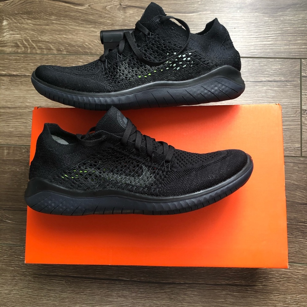 Wmns NIKE Free Run Flyknit Sneakers